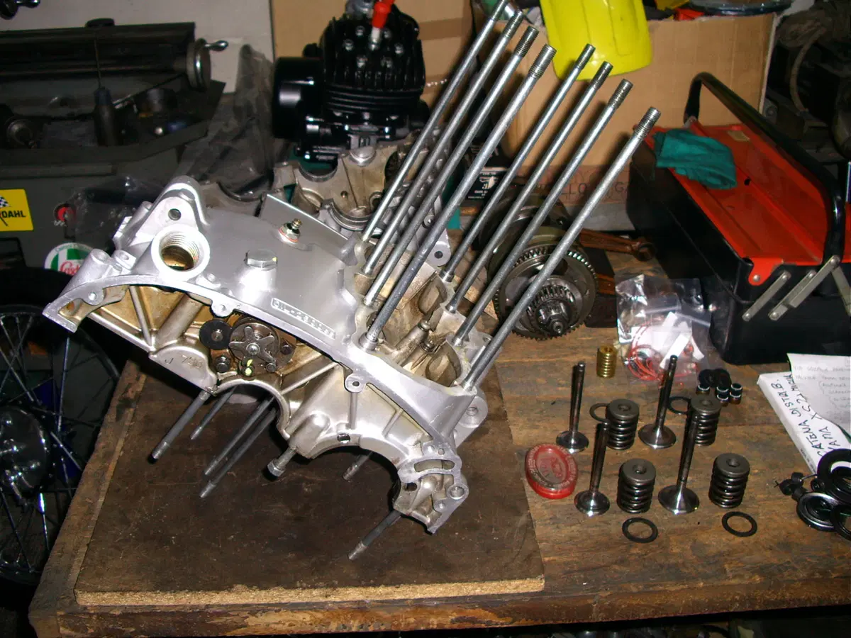 Restaurando, terza puntata: Yamaha XS-2 650 (28)