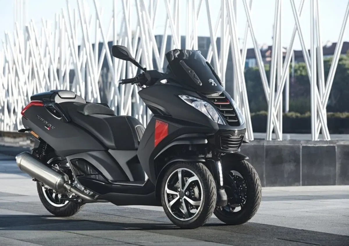 Peugeot Metropolis 2017: il "3 ruote" francese si rinnova