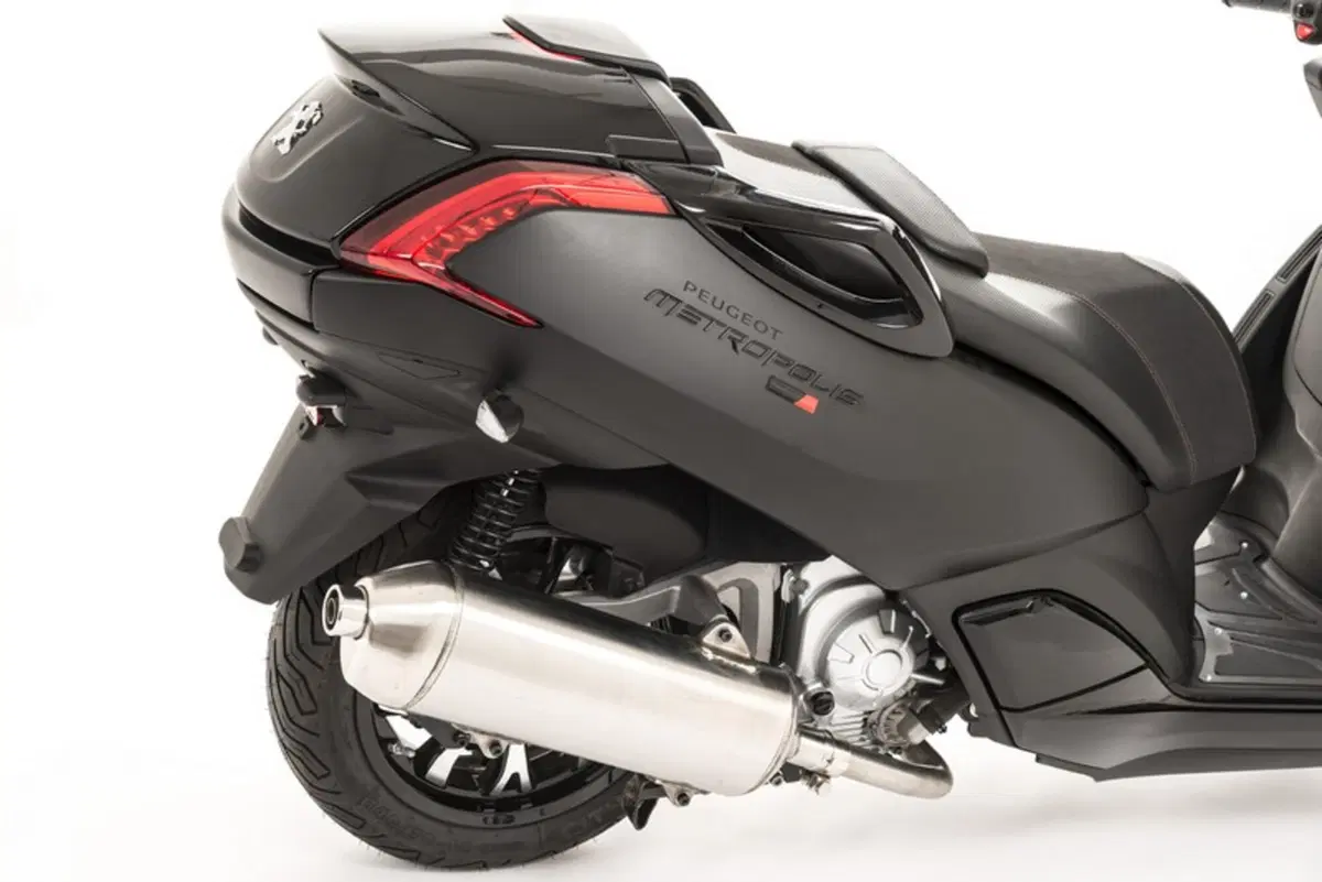 Peugeot Metropolis 2017: il 3 ruote francese si rinnova (11)