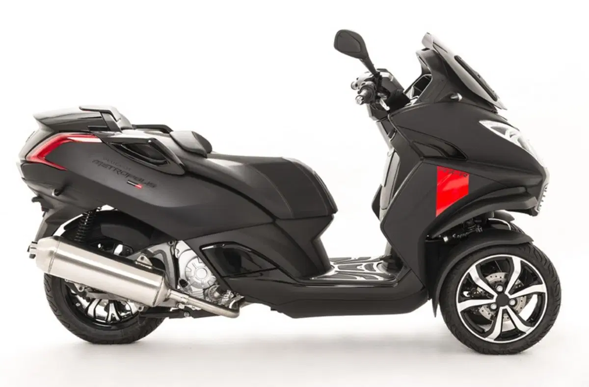 Peugeot Metropolis 2017: il 3 ruote francese si rinnova (13)