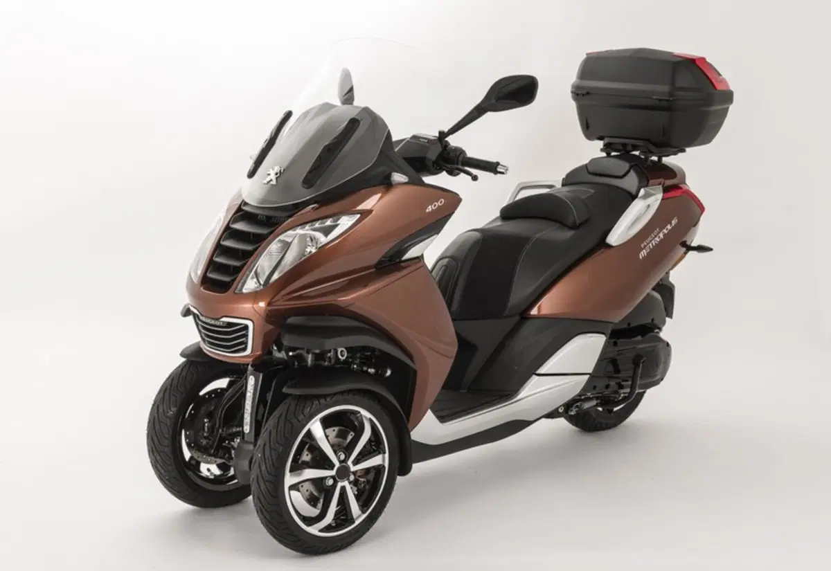 Peugeot Metropolis 2017: il 3 ruote francese si rinnova (4)