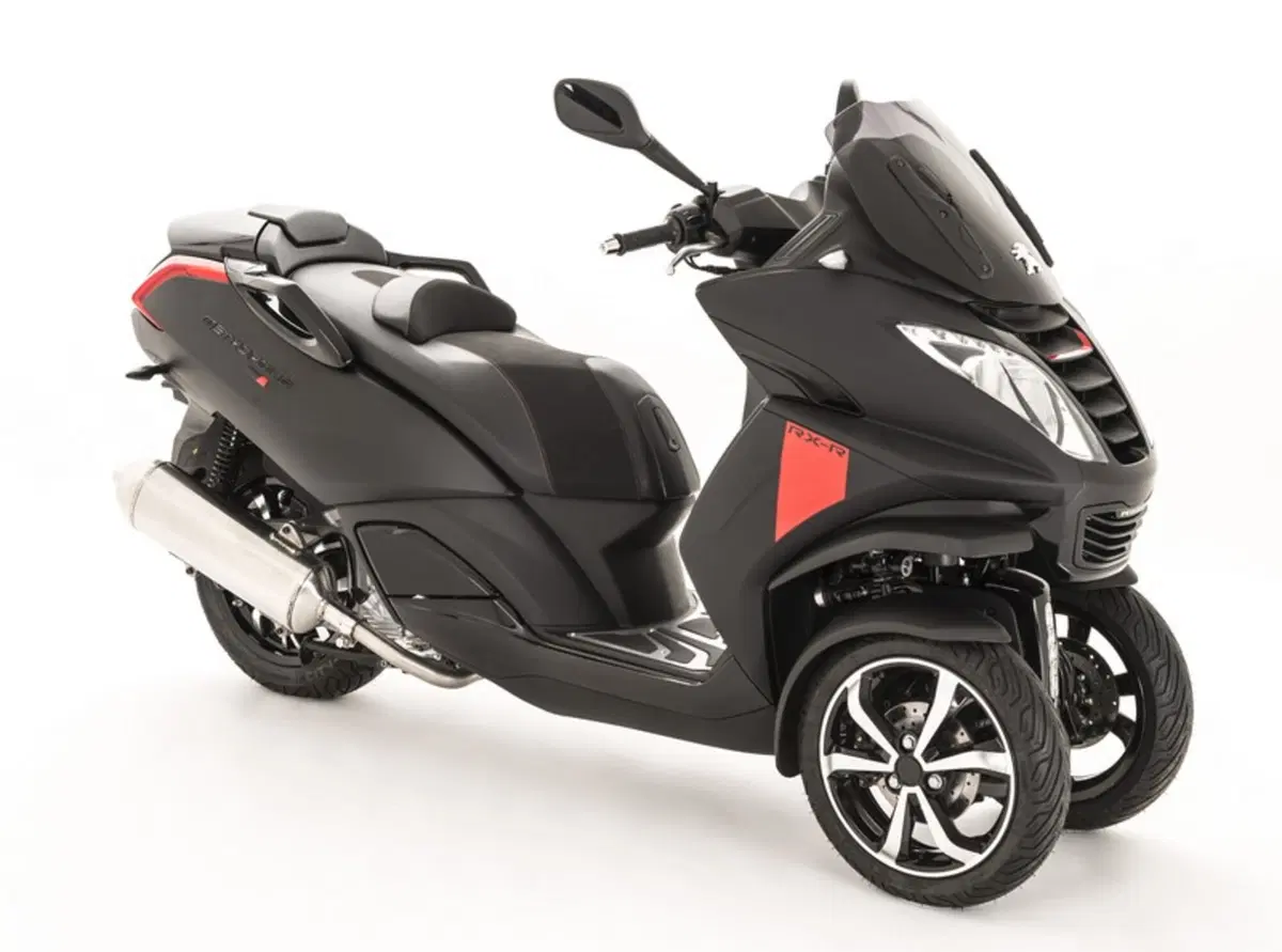 Peugeot Metropolis 2017: il 3 ruote francese si rinnova (17)