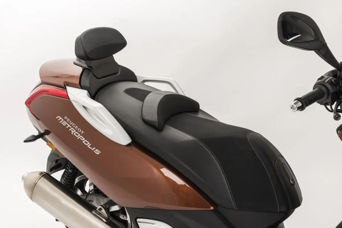 Peugeot Metropolis 2017: il 3 ruote francese si rinnova (18)