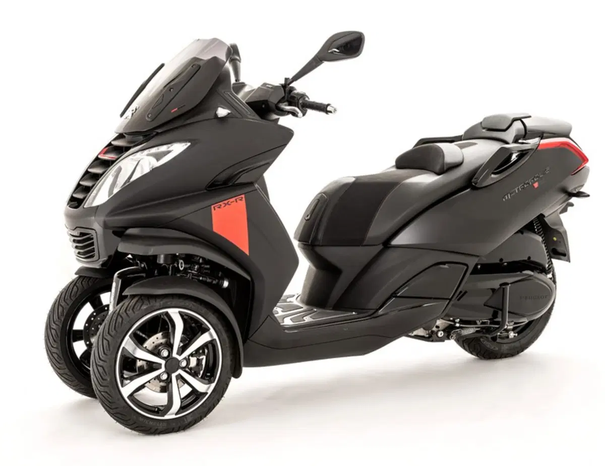 Peugeot Metropolis 2017: il 3 ruote francese si rinnova (19)