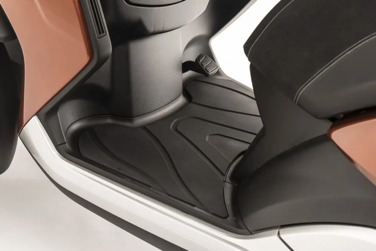 Peugeot Metropolis 2017: il 3 ruote francese si rinnova (20)