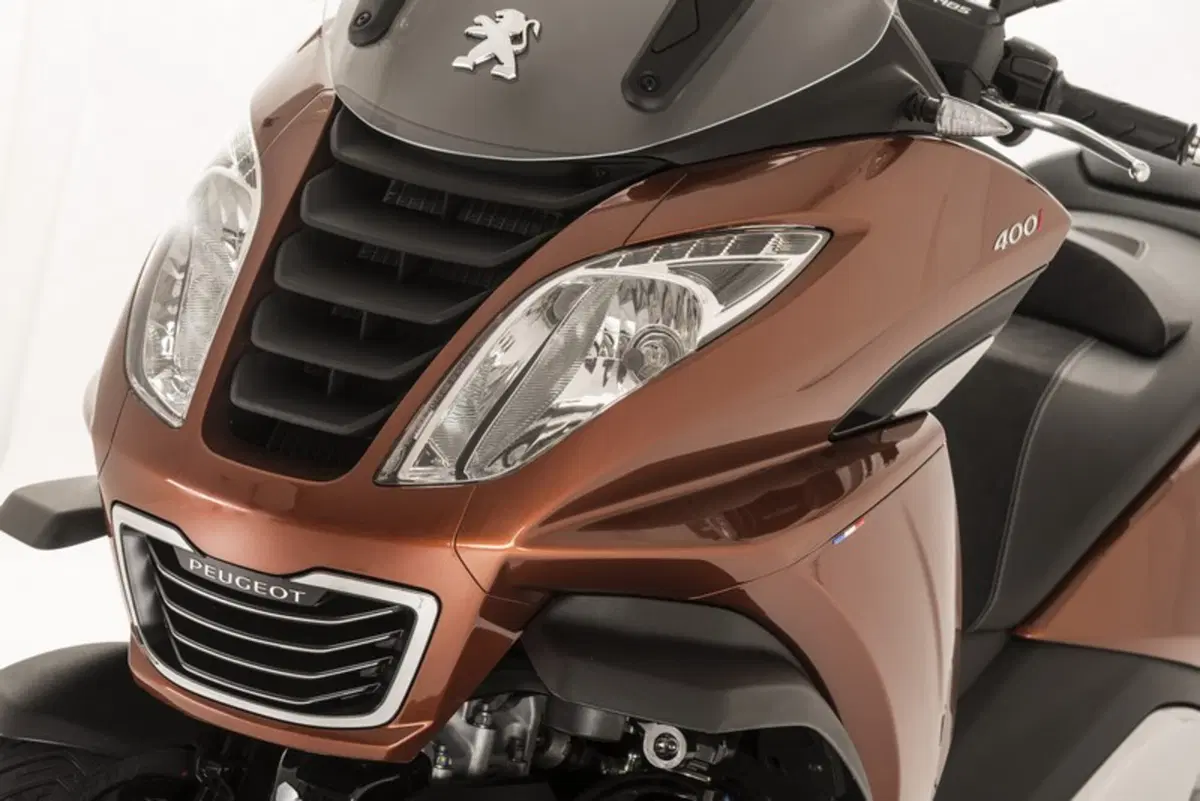 Peugeot Metropolis 2017: il 3 ruote francese si rinnova (12)