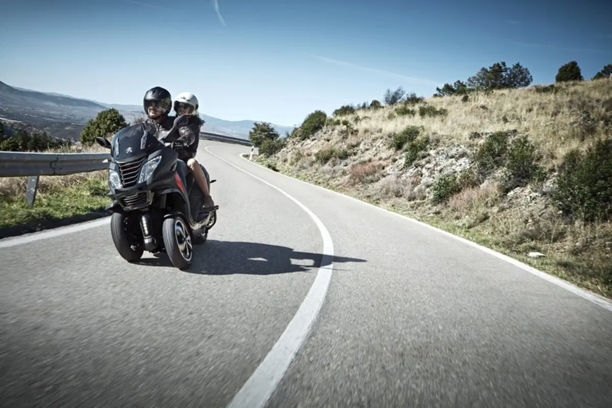 Peugeot Metropolis 2017: il 3 ruote francese si rinnova