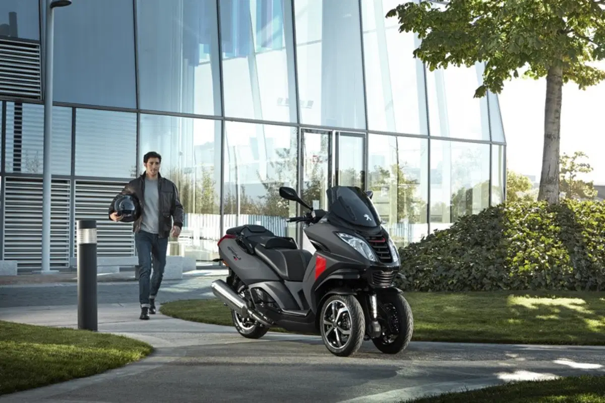 Peugeot Metropolis 2017: il 3 ruote francese si rinnova (15)