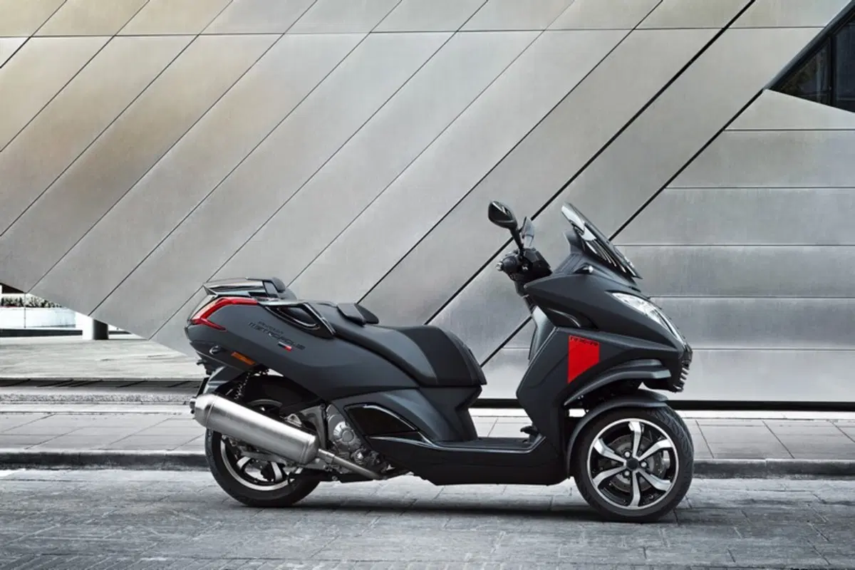 Peugeot Metropolis 2017: il 3 ruote francese si rinnova (2)