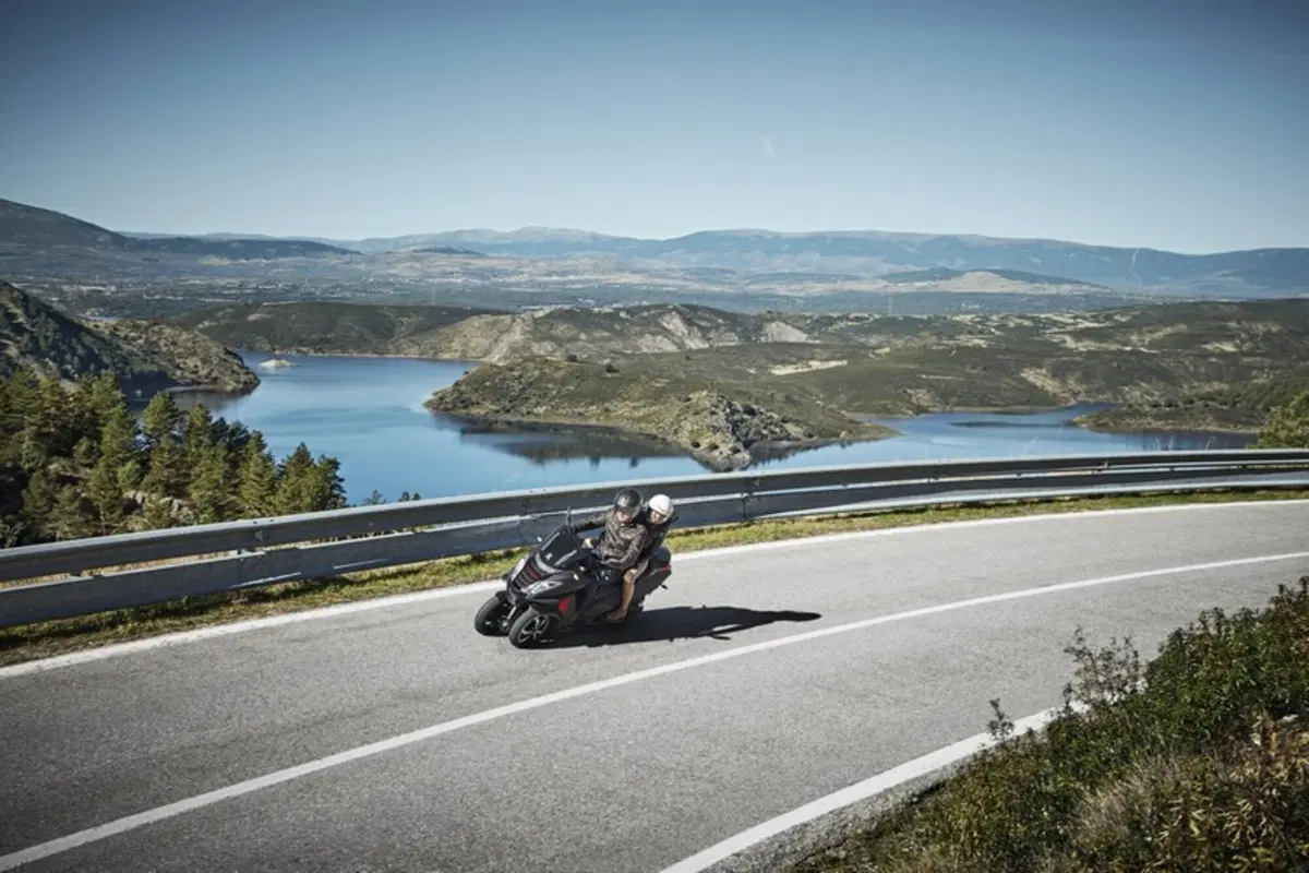Peugeot Metropolis 2017: il 3 ruote francese si rinnova (8)