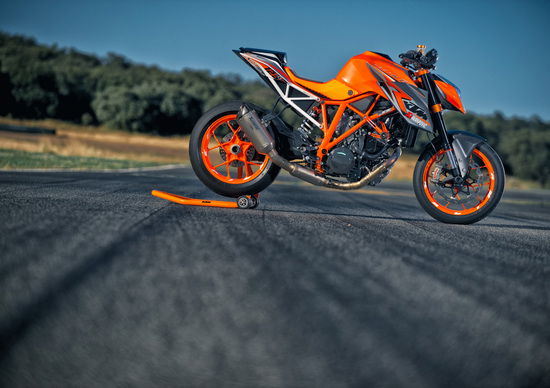 KTM Super Duke 1290 R: richiamo per il serbatoio