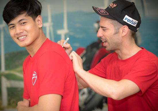 Melandri in visita a Ducati Thailand