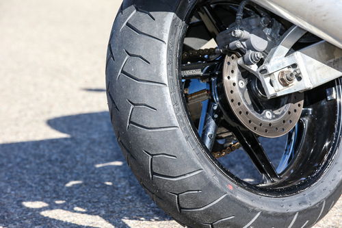 La Pirelli Diablo montata al posteriore in misura 180/55 