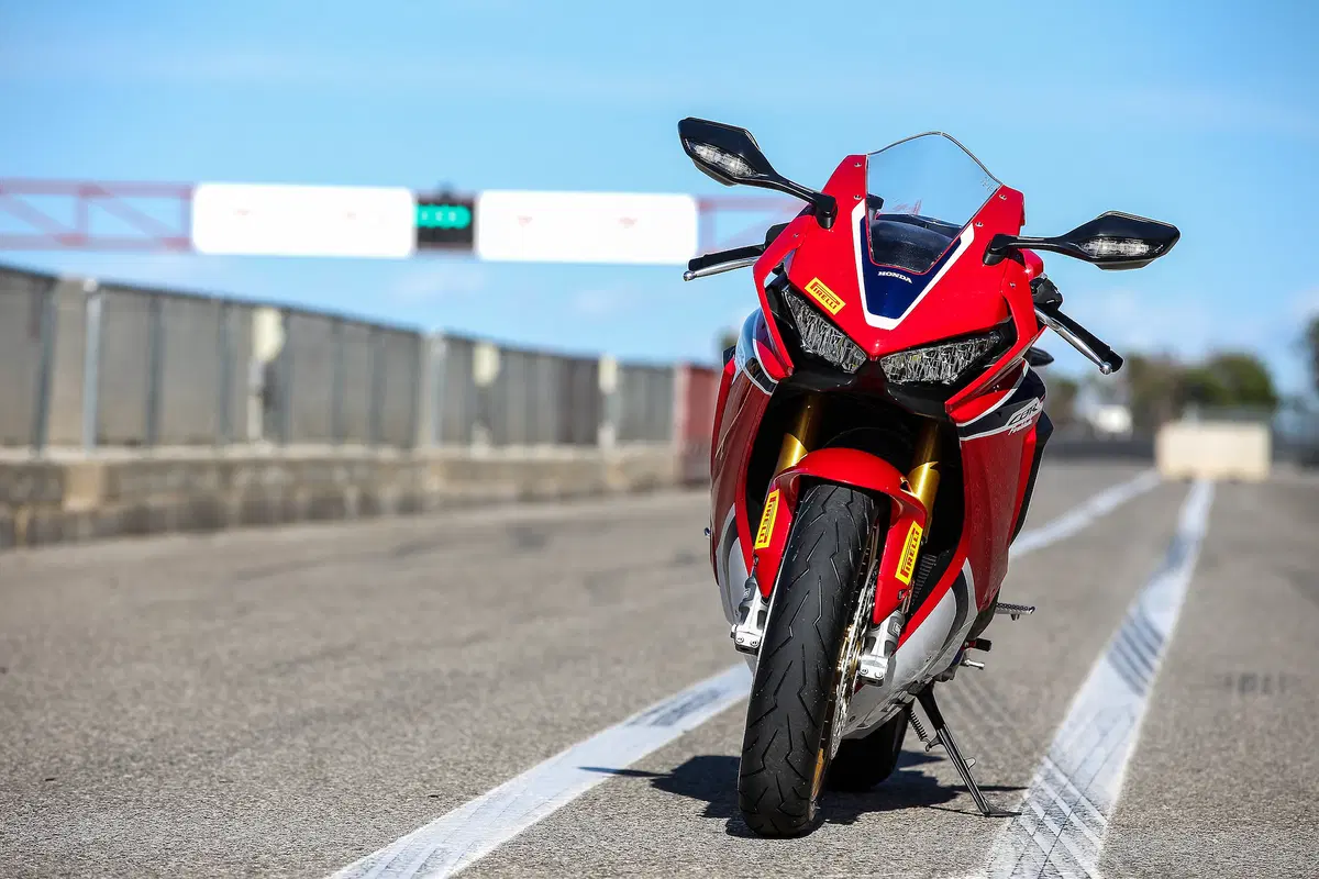 Honda CBR Fireblade e Pirelli Diablo: alla (ri)scoperta di due dinastie (2)