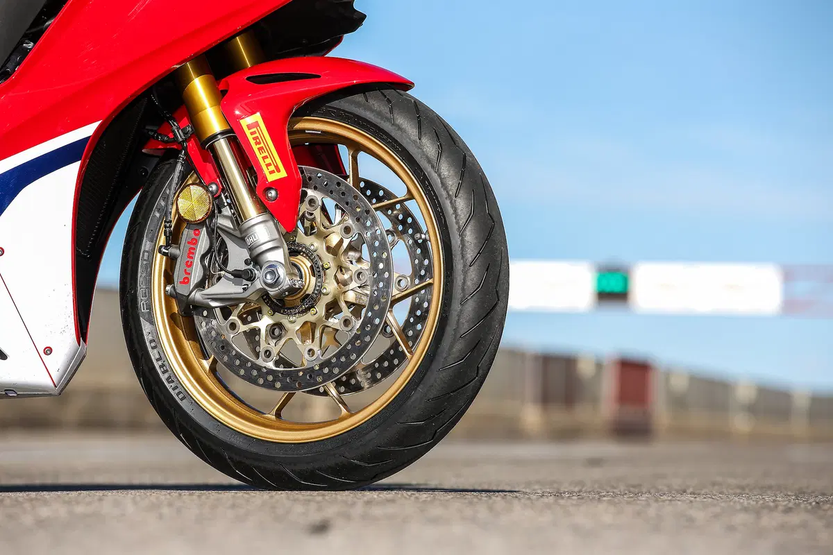 Honda CBR Fireblade e Pirelli Diablo: alla (ri)scoperta di due dinastie