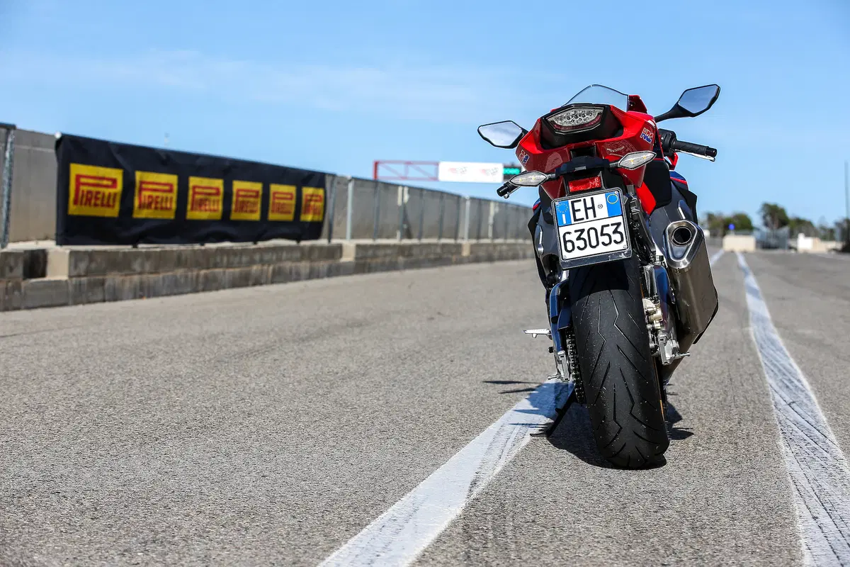 Honda CBR Fireblade e Pirelli Diablo: alla (ri)scoperta di due dinastie (6)