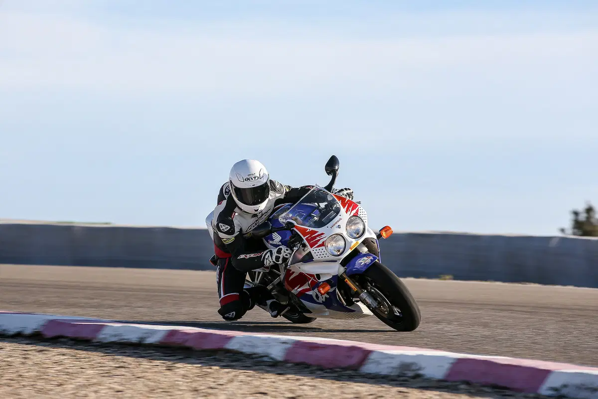 Honda CBR Fireblade e Pirelli Diablo: alla (ri)scoperta di due dinastie (2)
