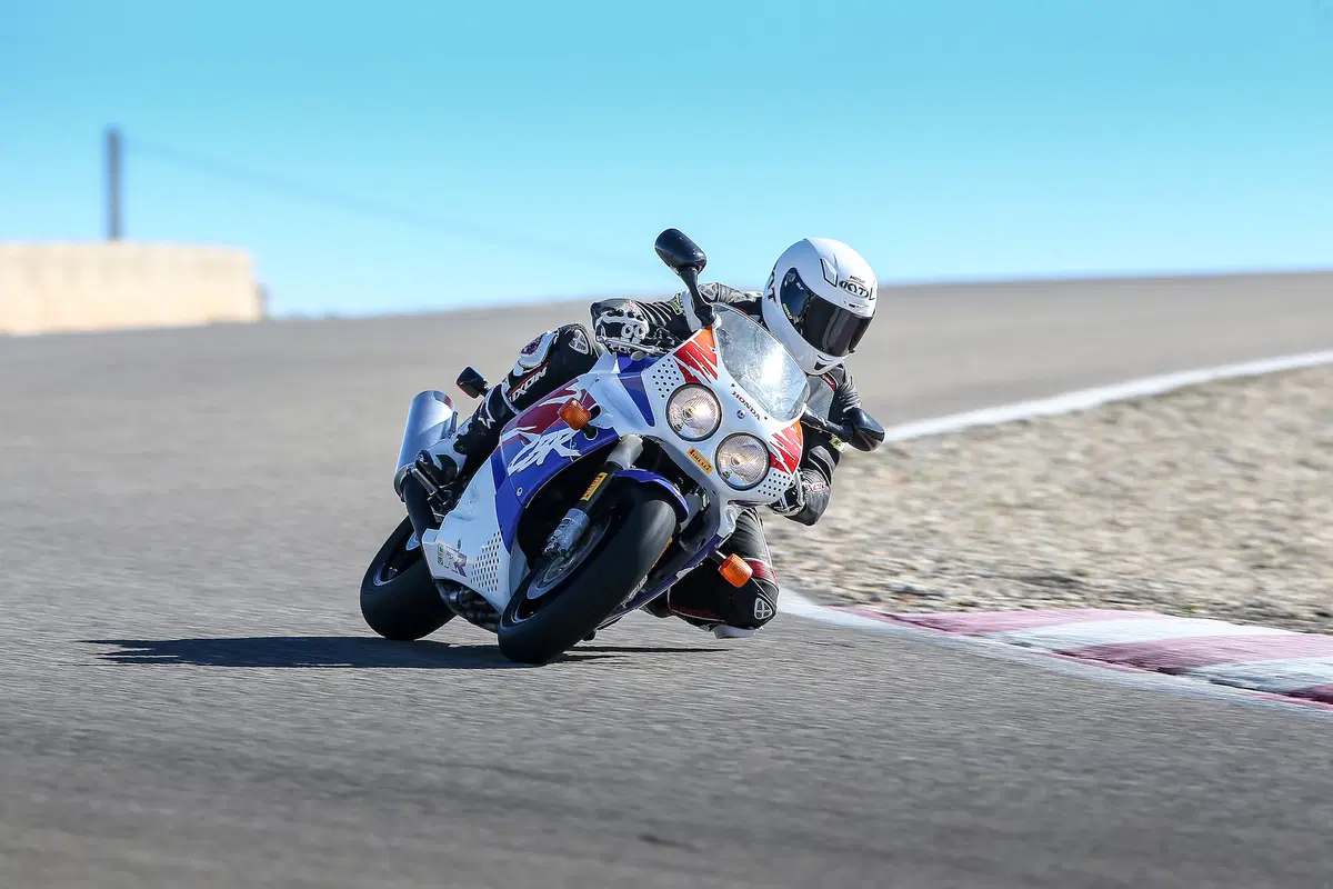 Honda CBR Fireblade e Pirelli Diablo: alla (ri)scoperta di due dinastie (3)