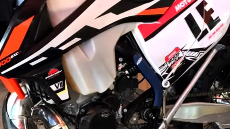 Le KTM EXC 250 e 300 2 tempi 2018 avranno l'iniezione elettronica, &egrave; ufficiale