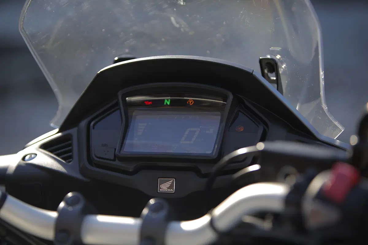 Honda Crossrunner vs Yamaha Tracer   (19)