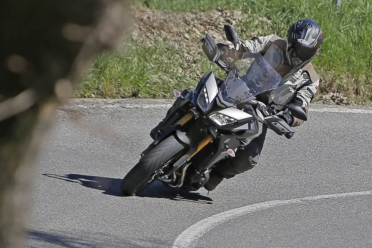 Honda Crossrunner vs Yamaha Tracer   (28)