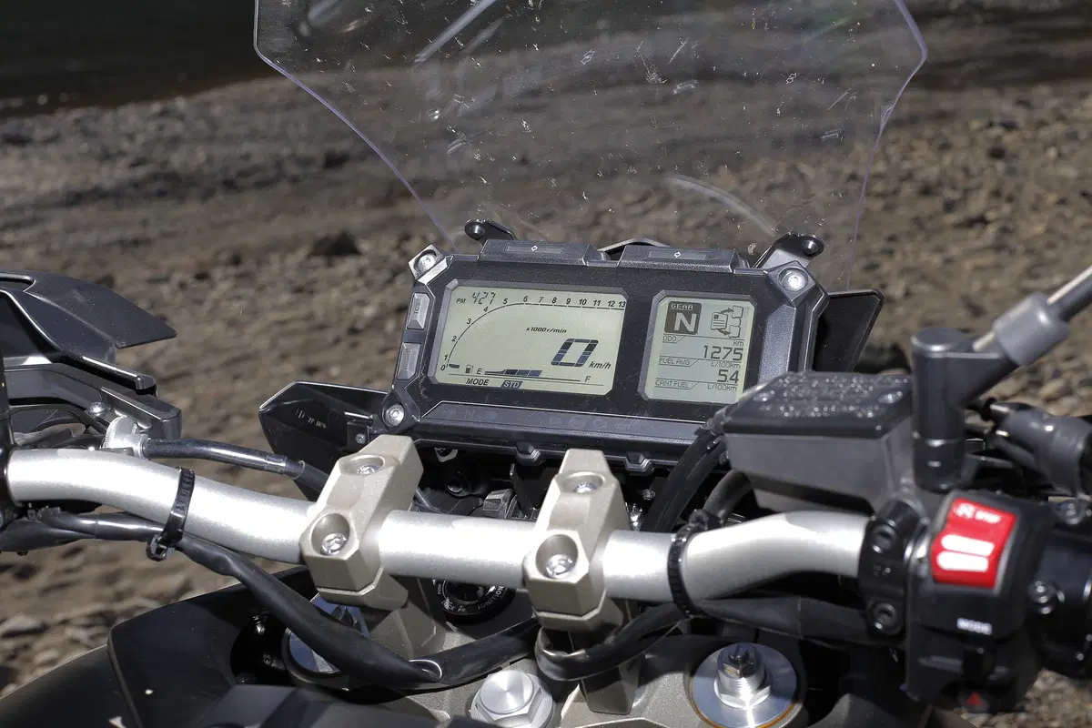 Honda Crossrunner vs Yamaha Tracer   (24)