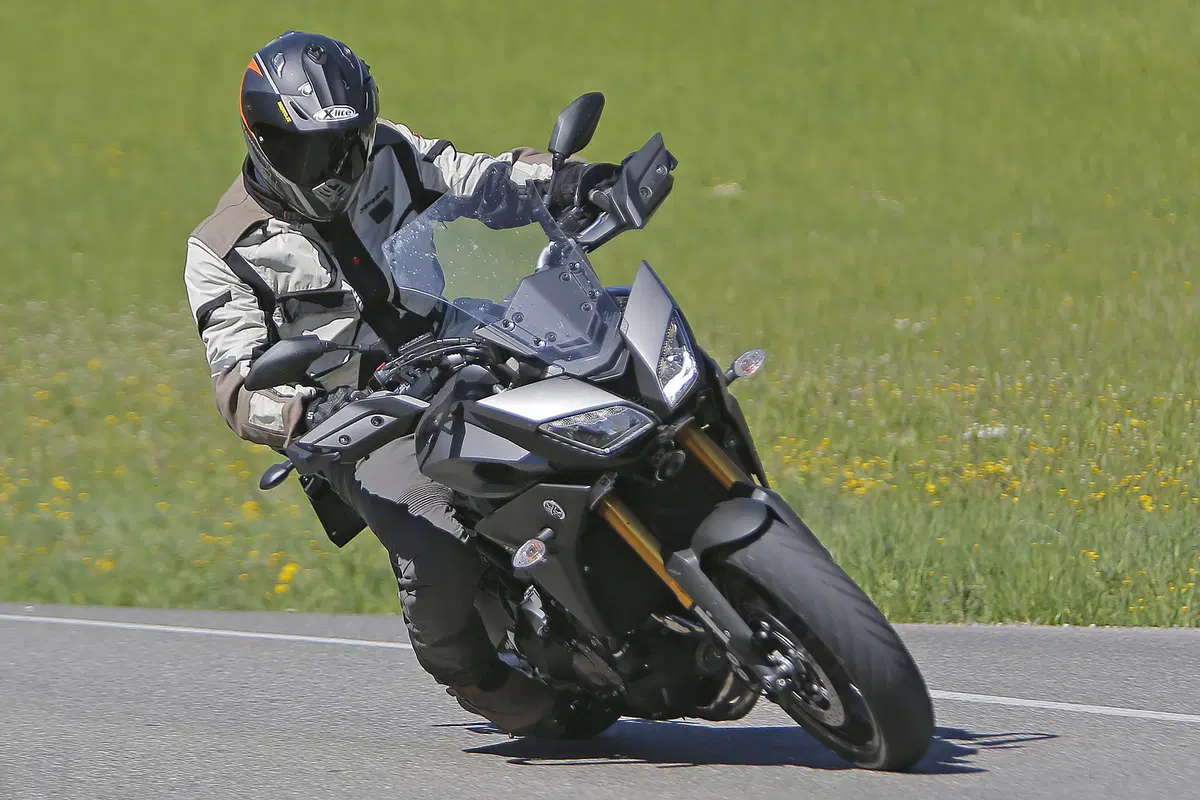 Honda Crossrunner vs Yamaha Tracer   (29)