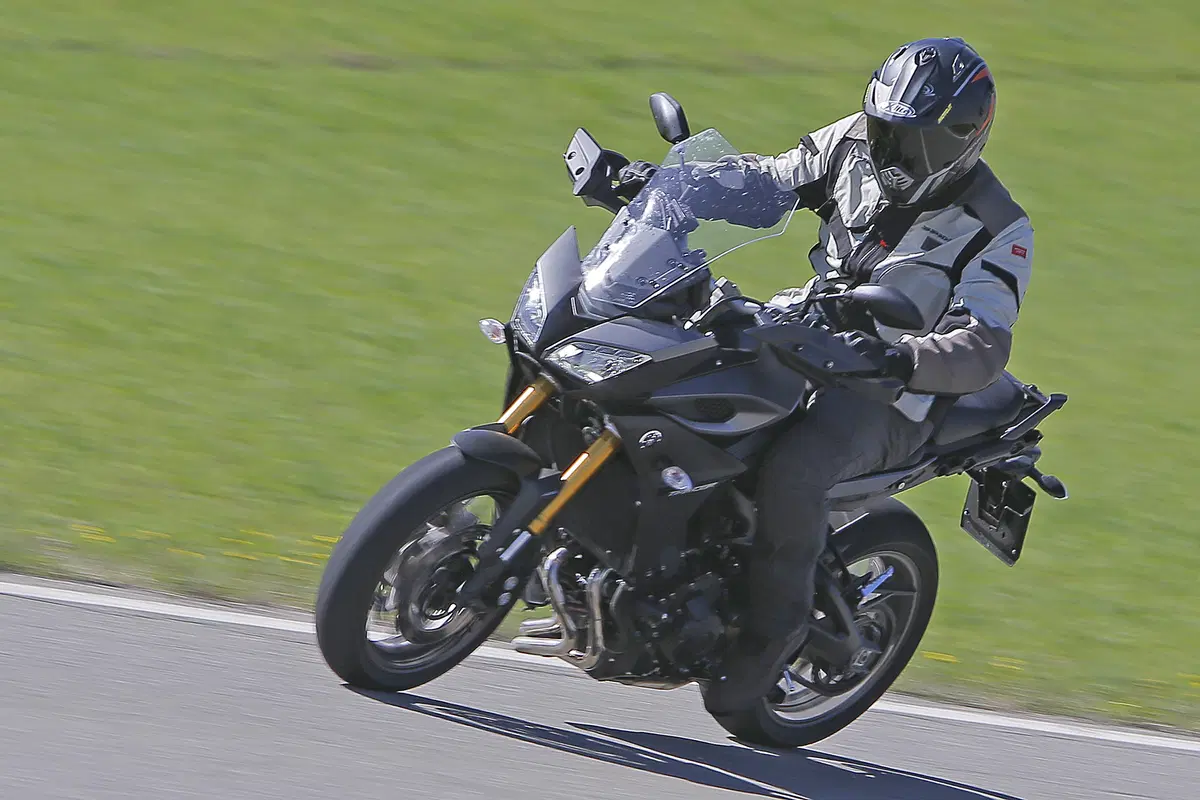 Honda Crossrunner vs Yamaha Tracer   (26)