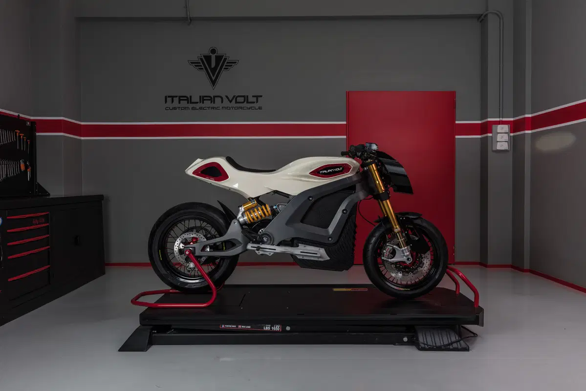 Italian Volt svela 'Lacama', la moto elettrica sartoriale (20)