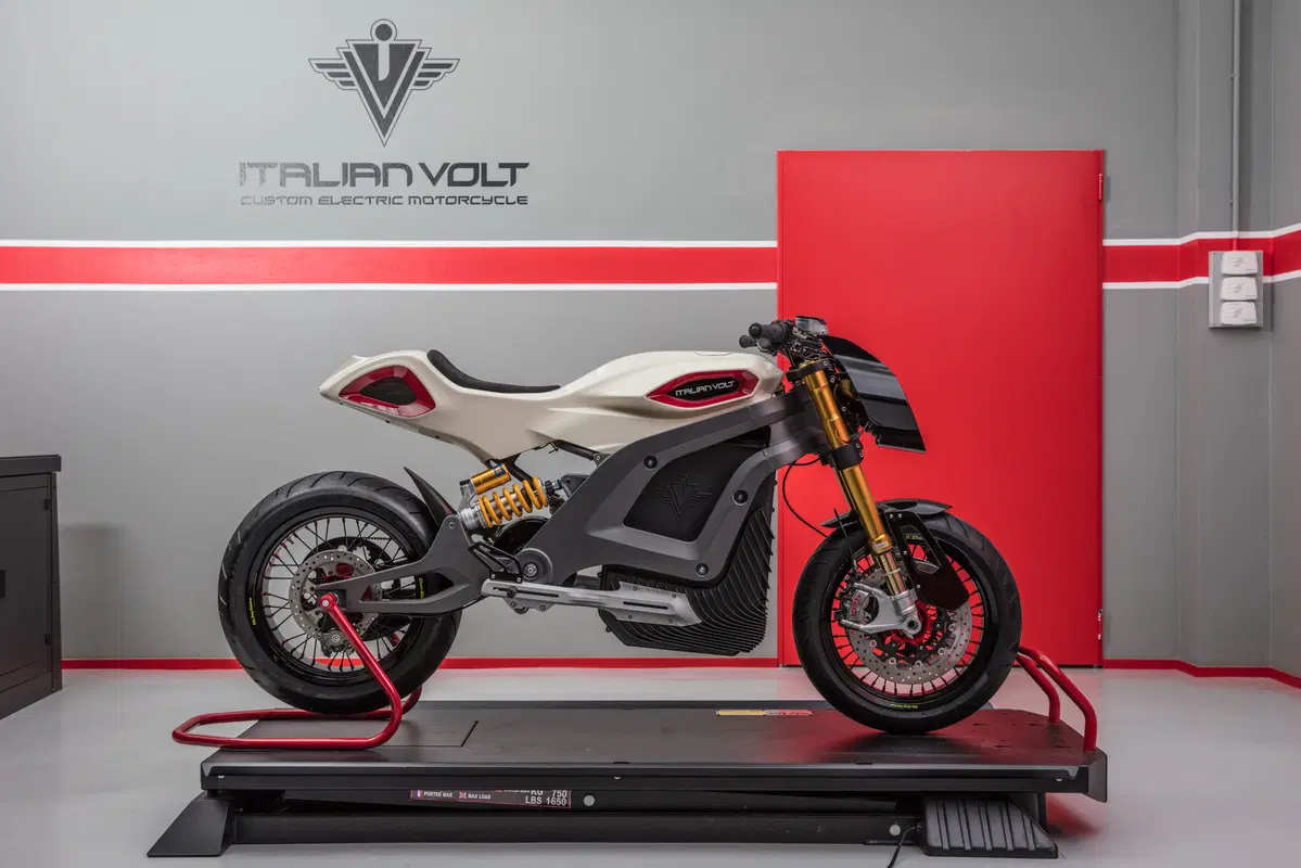 Italian Volt svela 'Lacama', la moto elettrica sartoriale (23)