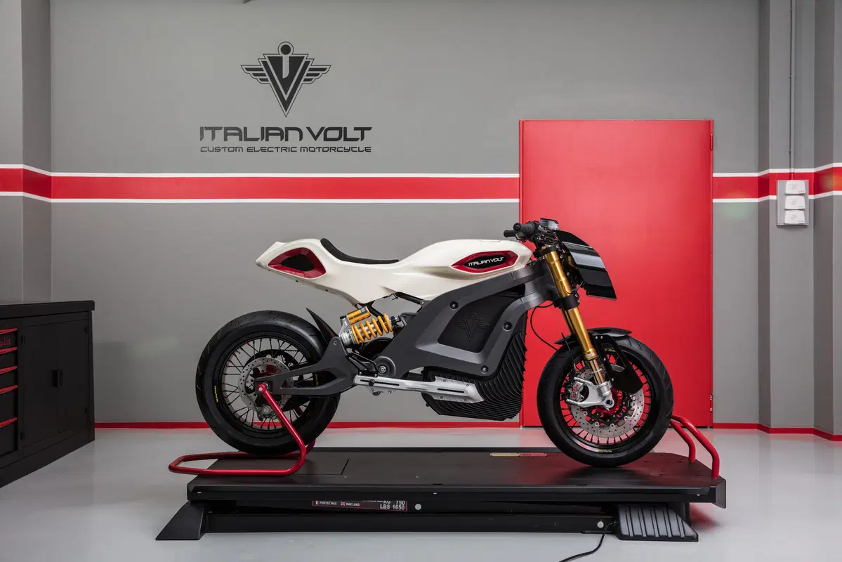 Italian Volt svela 'Lacama', la moto elettrica sartoriale (25)