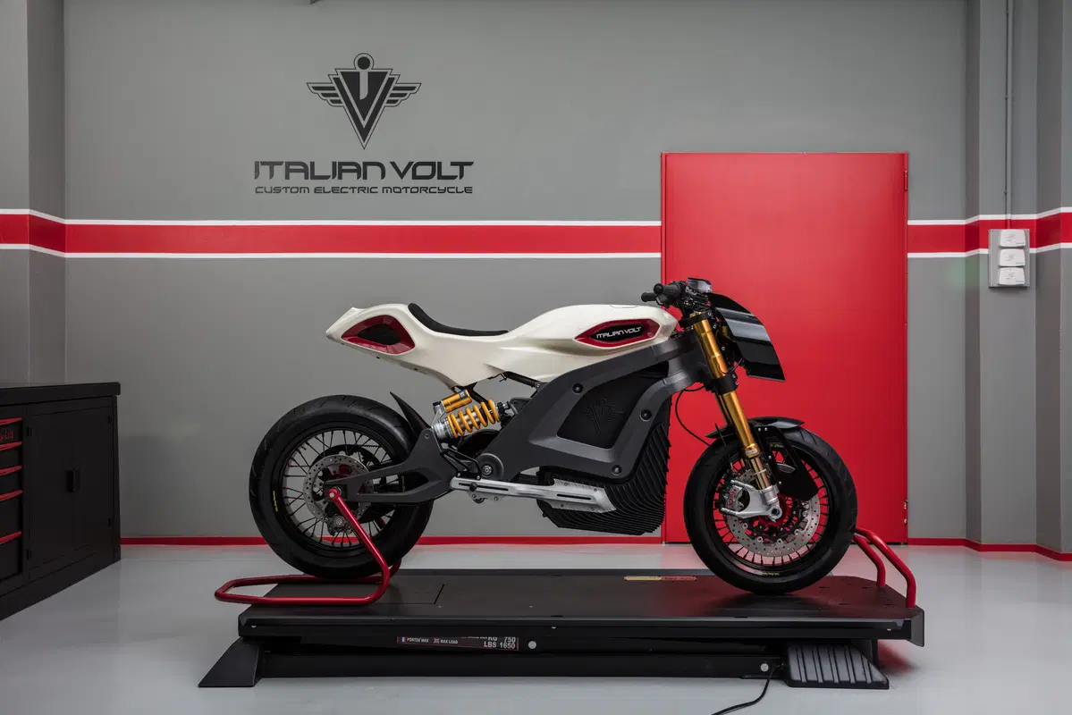 Italian Volt svela 'Lacama', la moto elettrica sartoriale (24)