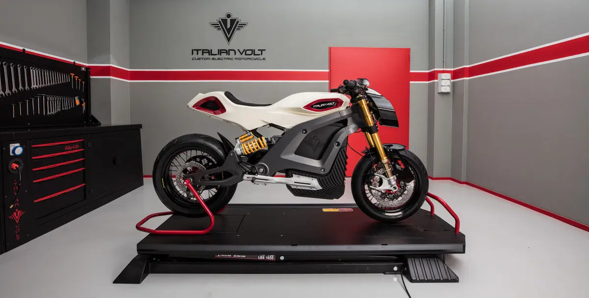 Italian Volt svela 'Lacama', la moto elettrica sartoriale (29)