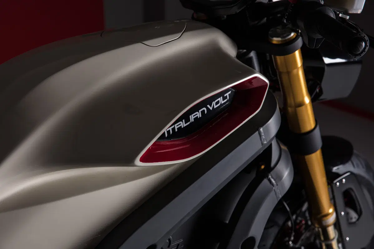 Italian Volt svela 'Lacama', la moto elettrica sartoriale (33)