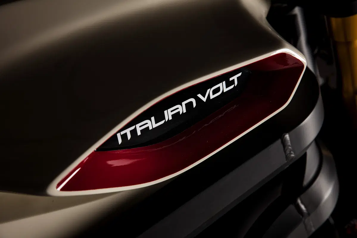 Italian Volt svela 'Lacama', la moto elettrica sartoriale (37)