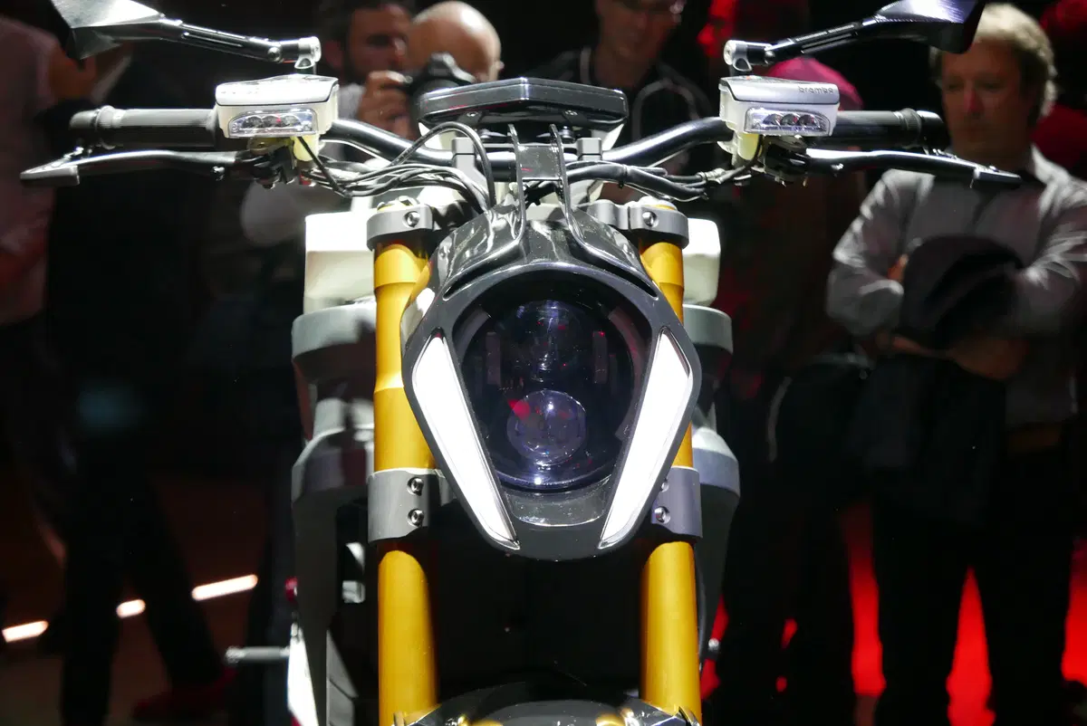 Italian Volt svela 'Lacama', la moto elettrica sartoriale (5)