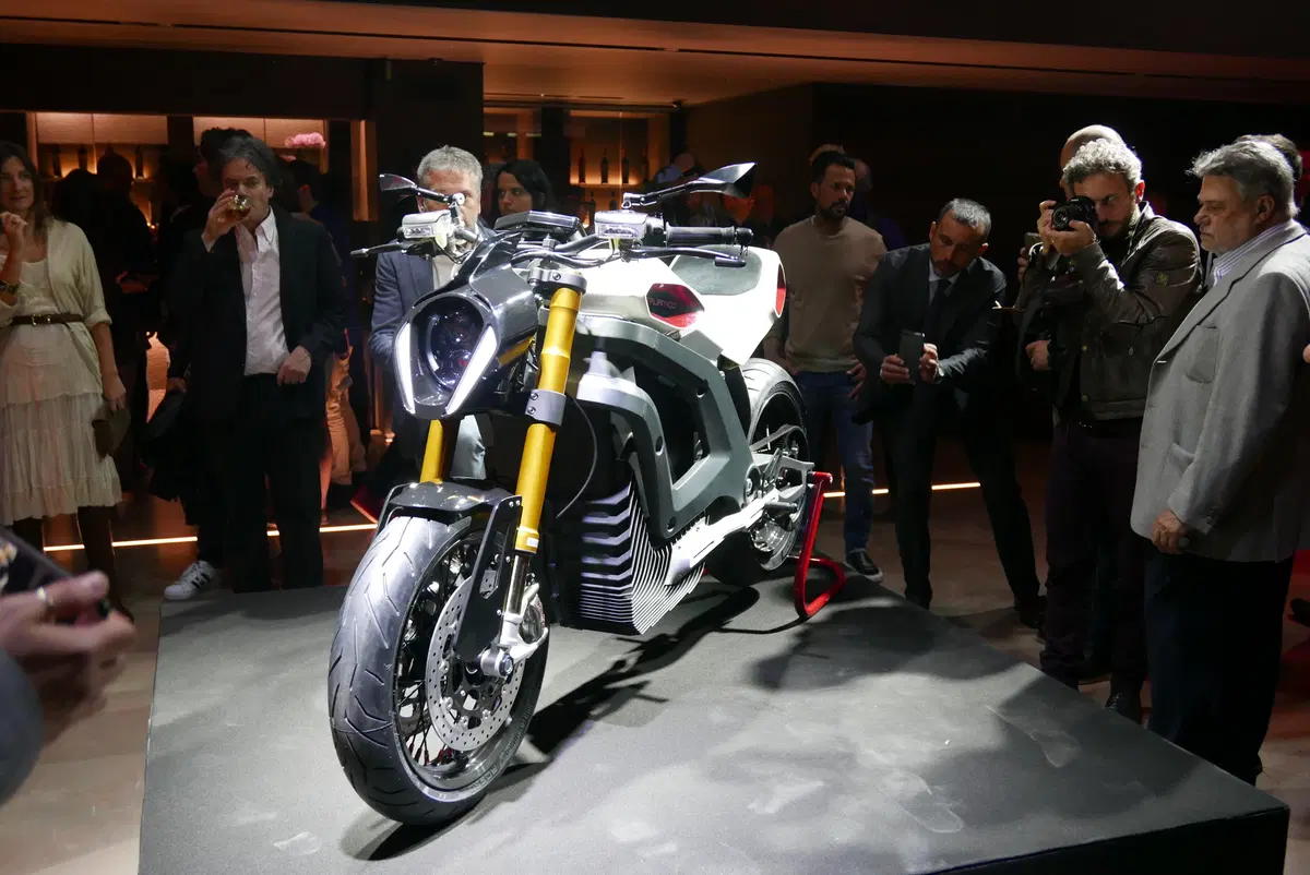 Italian Volt svela "Lacama", la moto elettrica sartoriale