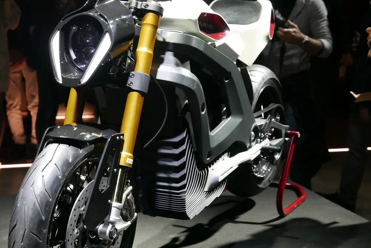 Italian Volt svela 'Lacama', la moto elettrica sartoriale (6)