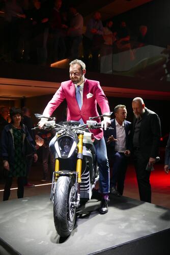 Italian Volt svela Lacama, la moto elettrica sartoriale (3)