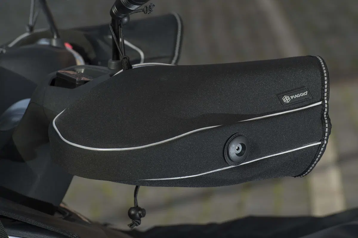 Piaggio MP3 300 LT Sport con accessori invernali (5)