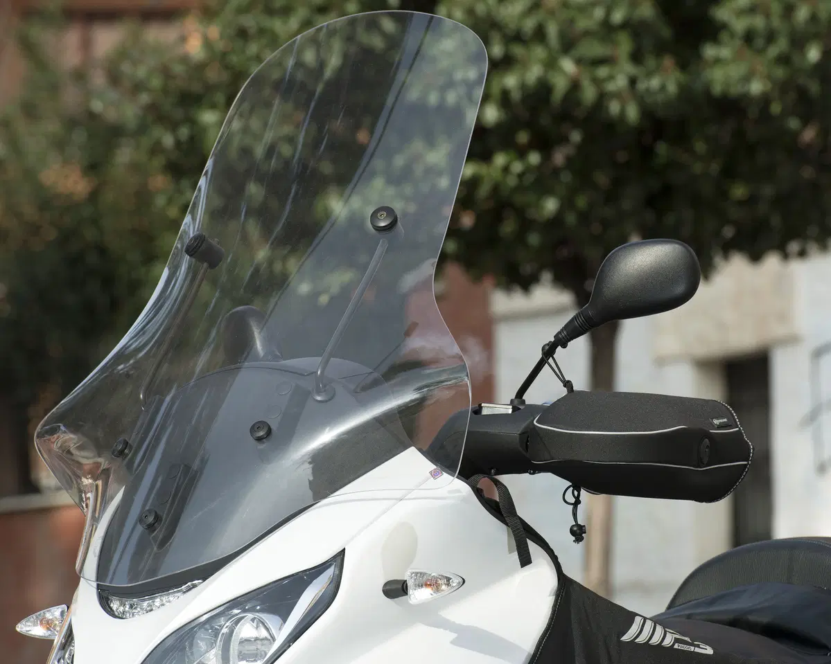 Piaggio MP3 300 LT Sport con accessori invernali (4)