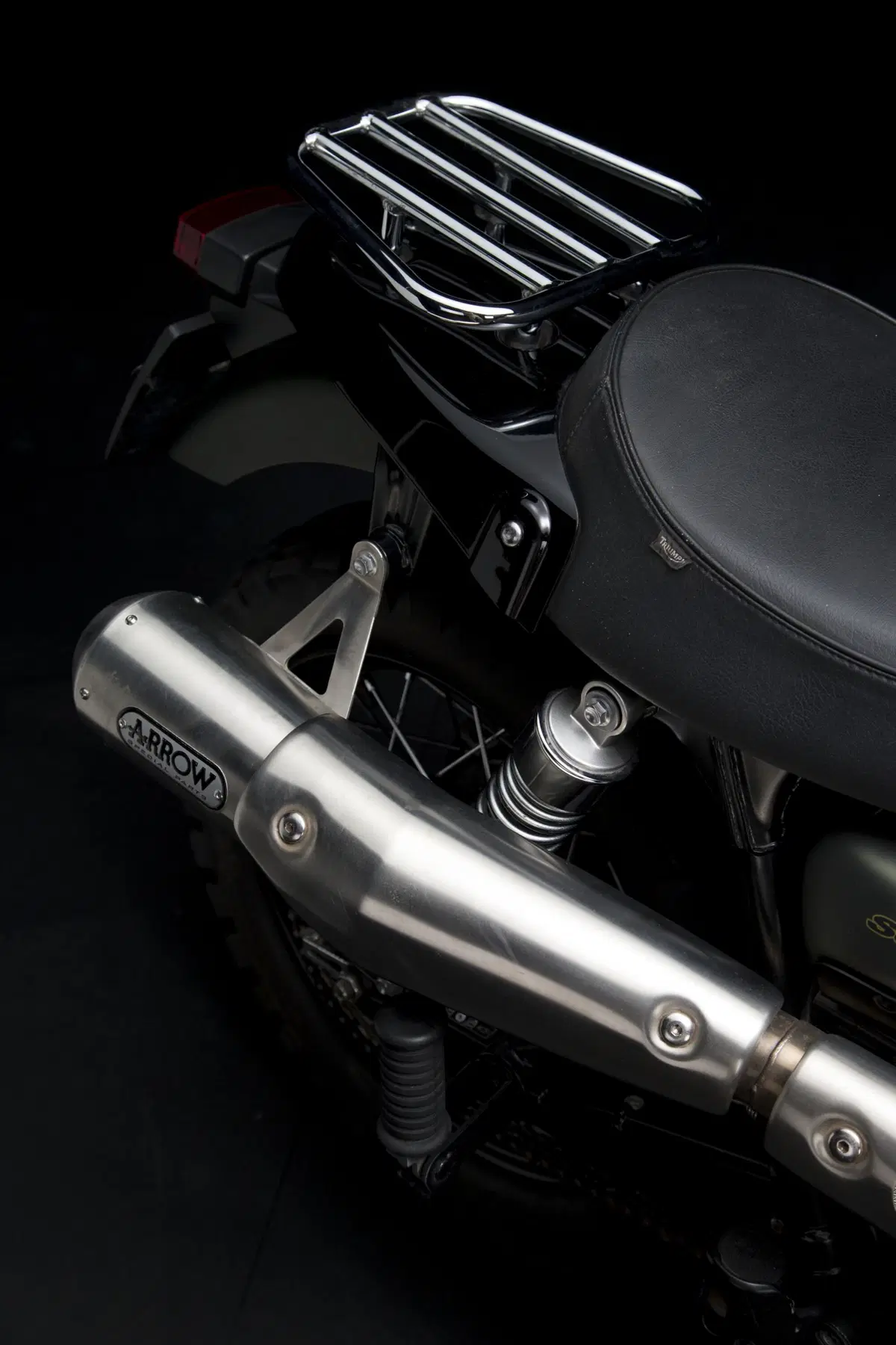 Triumph Scrambler Jurassic World, all'asta contro il cancro (14)