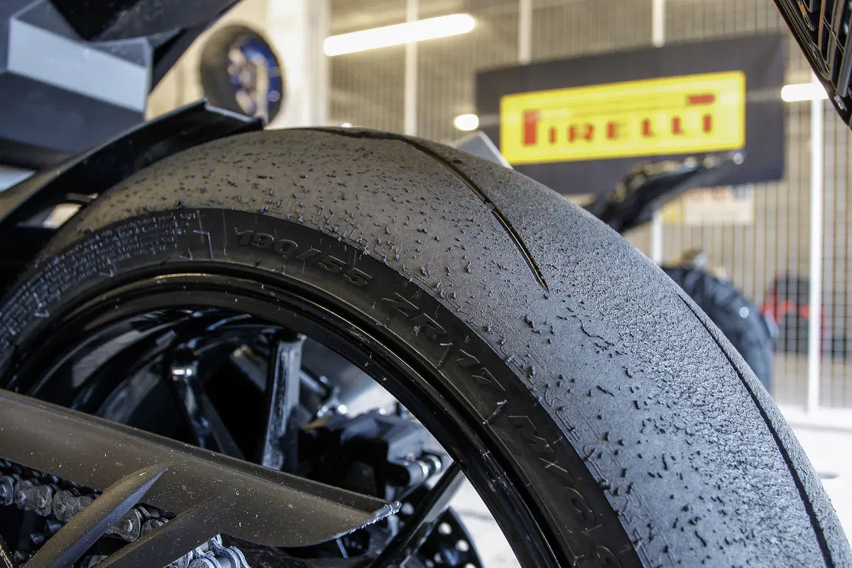 Pirelli Diablo Superbike SC3 (5)
