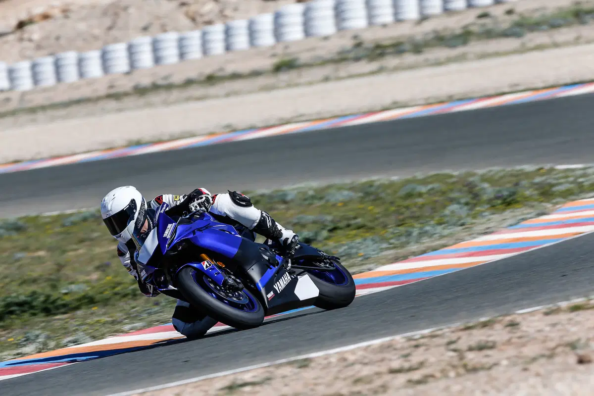 Yamaha YZF-R6 2017 (2)