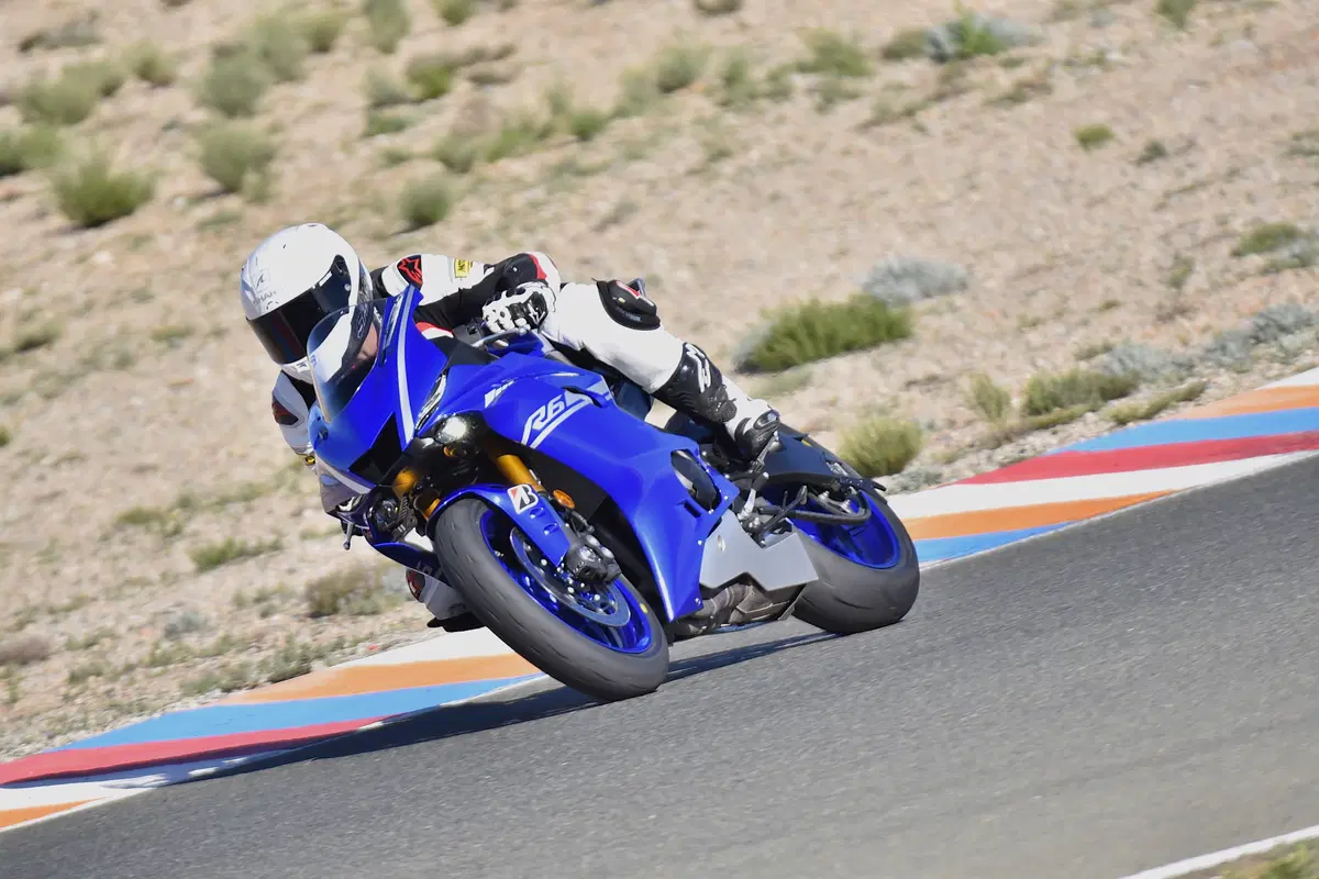 Yamaha YZF-R6 2017 (13)