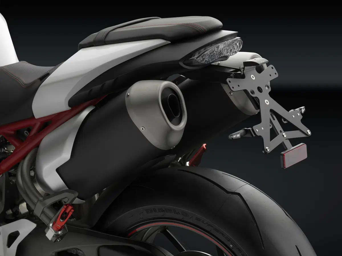 Rizoma: accessory line per Triumph Speed Triple 1050 R/S (8)