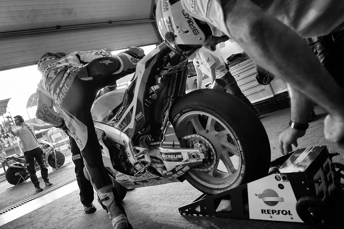 Gallery MotoGP 2017. Le foto più spettacolari del GP del Qatar (11)