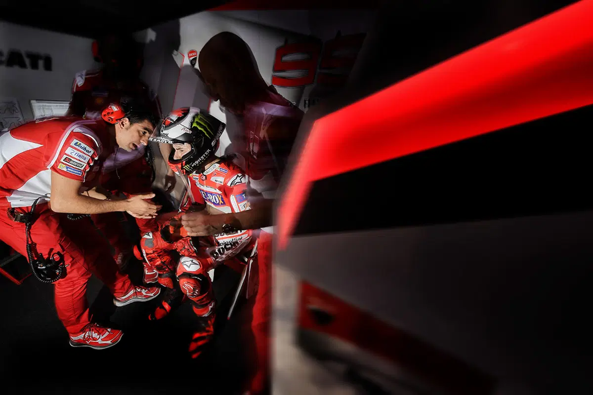 Gallery MotoGP 2017. Le foto più spettacolari del GP del Qatar (18)