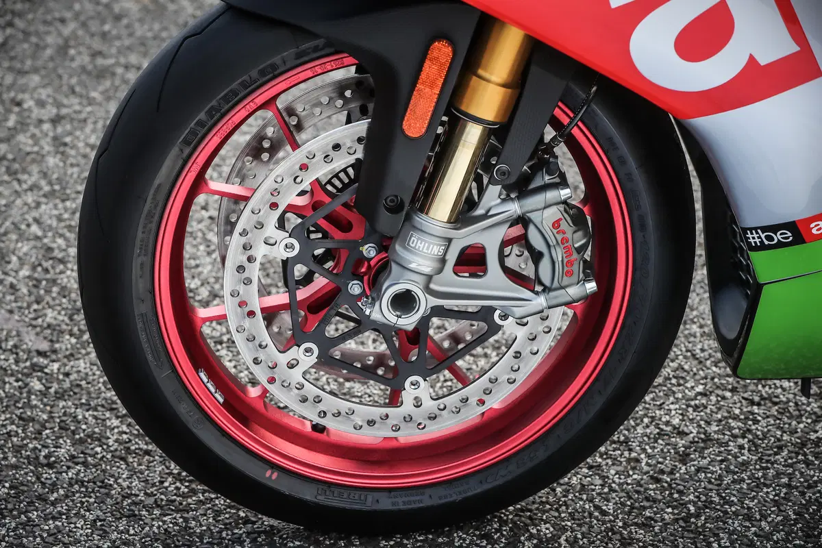 Aprilia RSV4 RF 2017 (3)