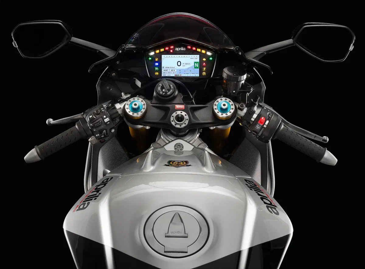 Aprilia RSV4 RF 2017 (4)
